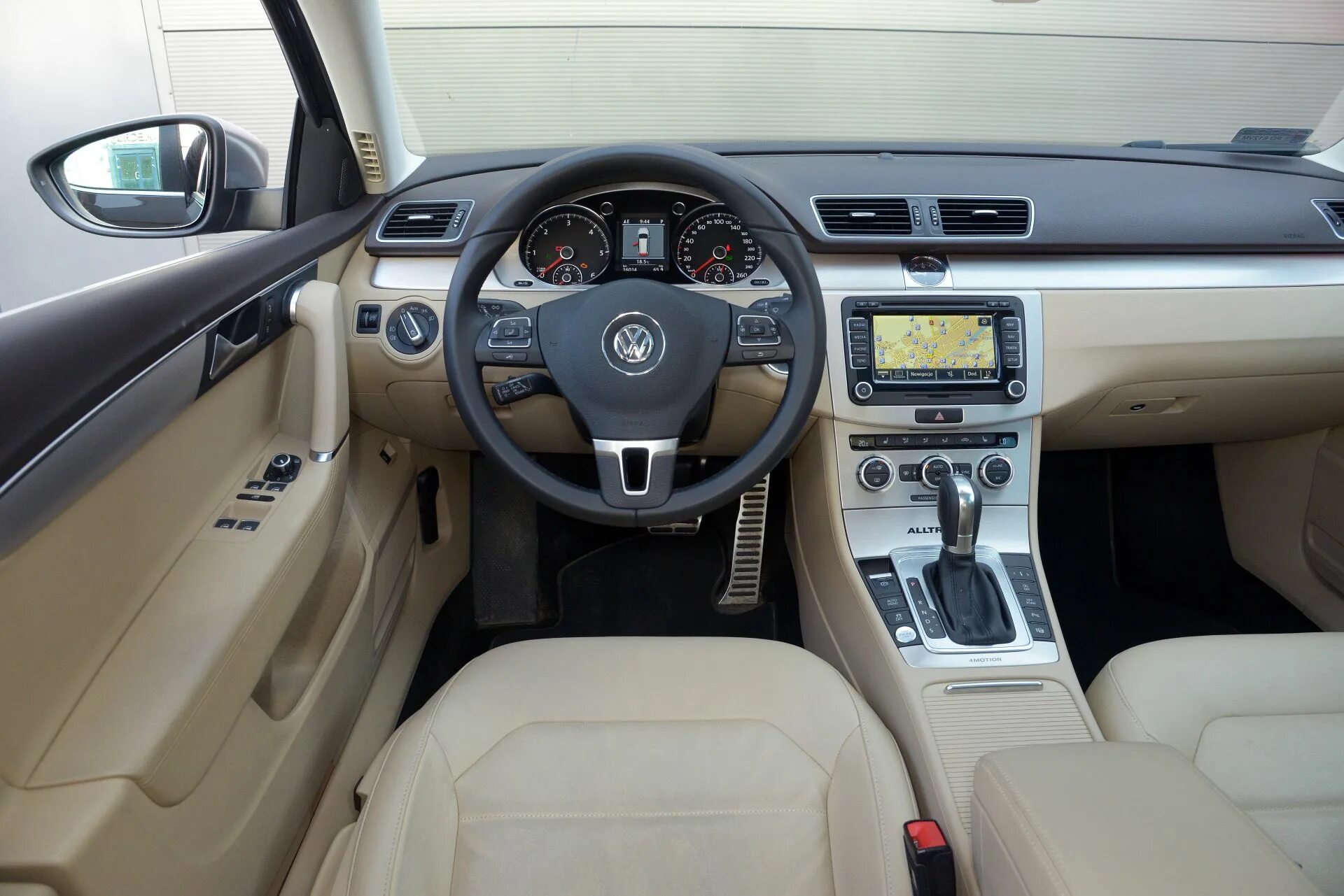 Купить пассат б6 москва. VW Passat b7 Interior. VW Passat b6 Kombi 2008. Volkswagen Passat b7 салон. VW b6 USA салон.