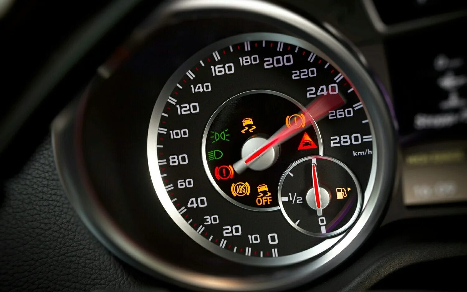 Спидометр 250. Спидометр mercedes g63 amg. g63 amg спидометр. мерседес амг 63 максимальная скорость. mercedes спидометр максимальная.