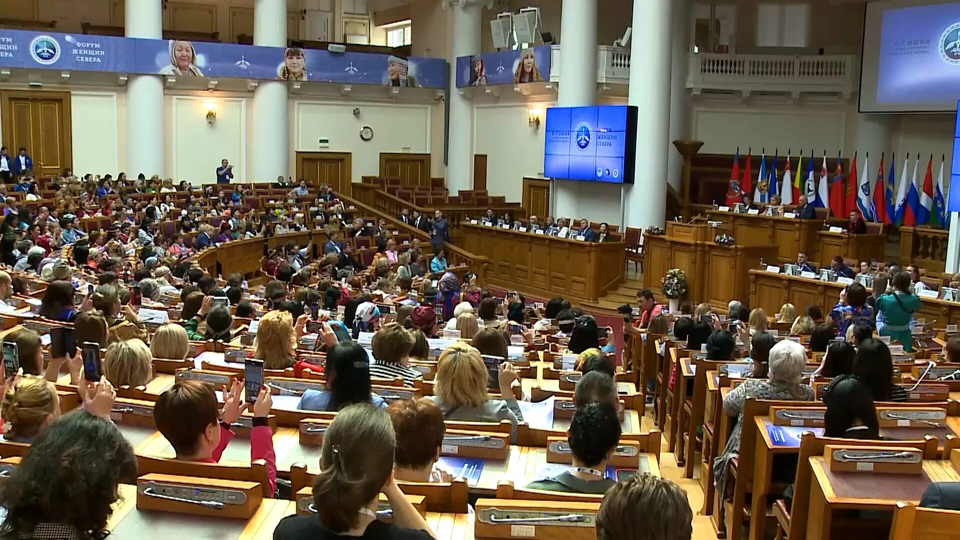 студентка обычная. куда можно пойти на работу. выпускники университета в россии. выпускники университета. профессии список для девушек.