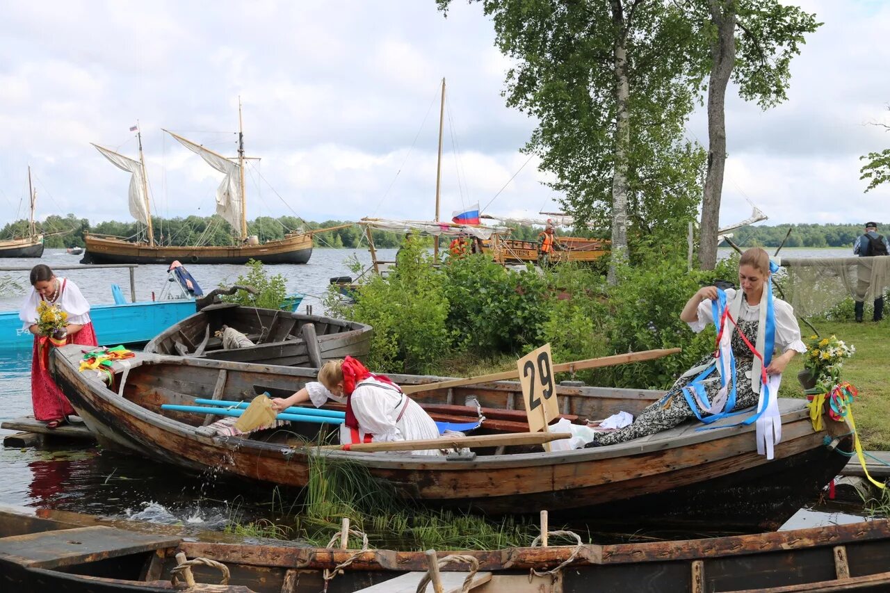 Кижская регата люди моря. Кижская регата 2024. Кижская регата лодка дождь ноженко. Народные лодки. Кижская регата 2024.