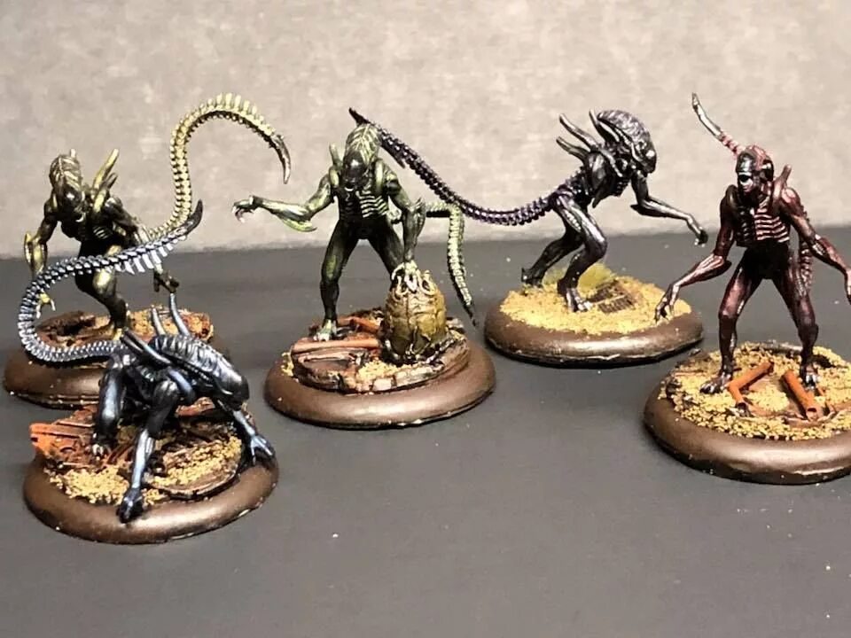 Чужой против хищника настольная. Alien vs predator миниатюры. avp alien stalkers миниатюры. миниатюры чужой против хищника 32мм. xenomorph miniature.