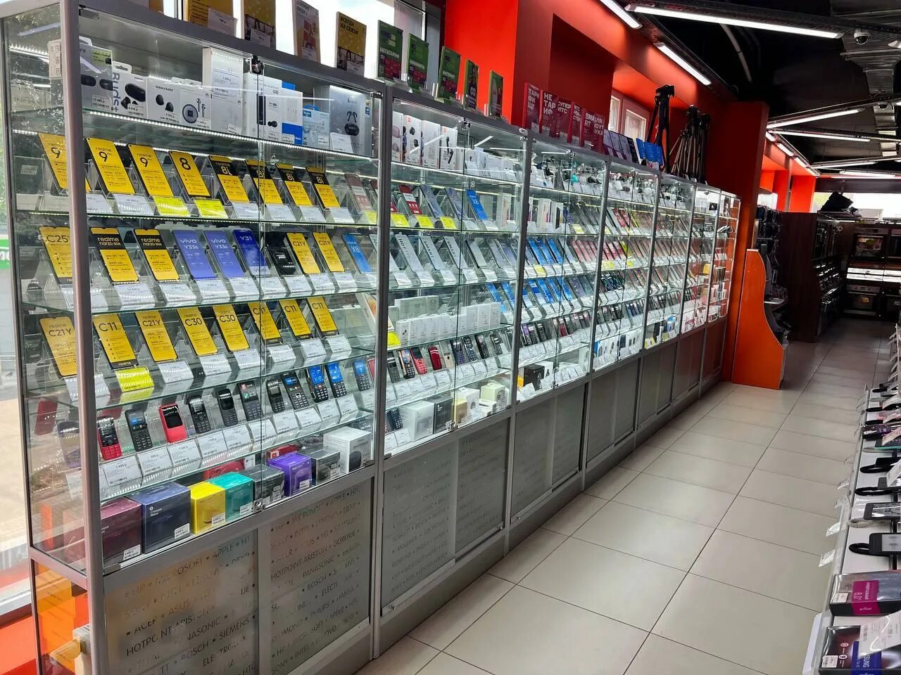 Днс гипер казань мега. Dns казань. Dns гипер "на пушкина". Днс казань. Днс большой магазин к казани.