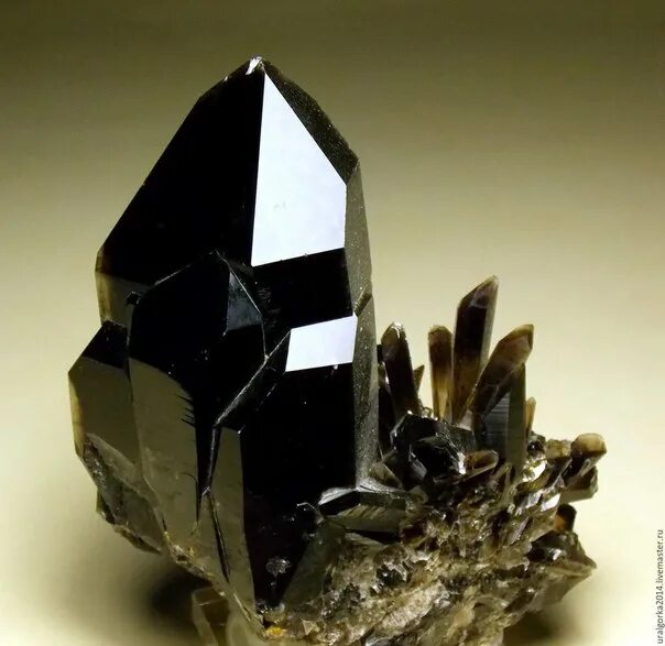 Амулеты обливион. Камень магии таумкрафт. Обливион игра луна некроманта. Алтарь ктулху арт. Заряженный камень силы.