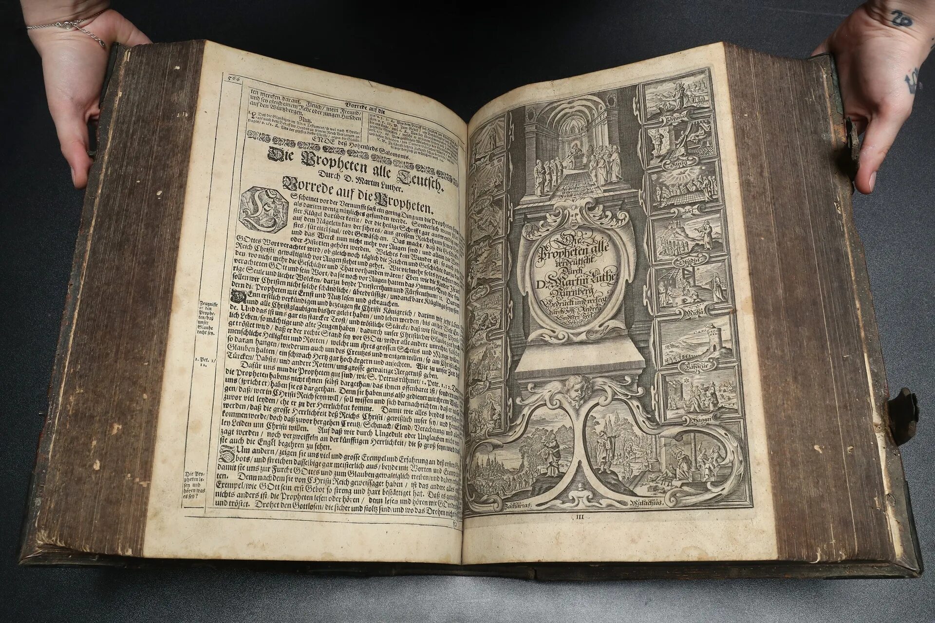 библия переведенная мартином лютером. библия мартина лютера на немецком. библия перевод лютера. библия лютера 1534. библия на немецком языке мартина лютера.