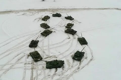 Танкист поздравляет с 8