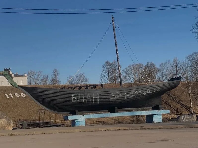 Белое озеро белозерск вид сверху вологодская область. Белозерск последние новости. Белозерск набережная. Памятник ладья белозерск. Белозерск последние новости.