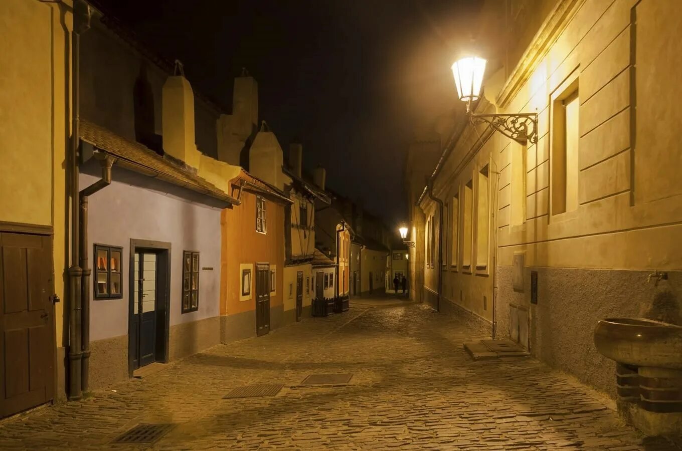 Улица золотистая. Золотая улочка в Праге.