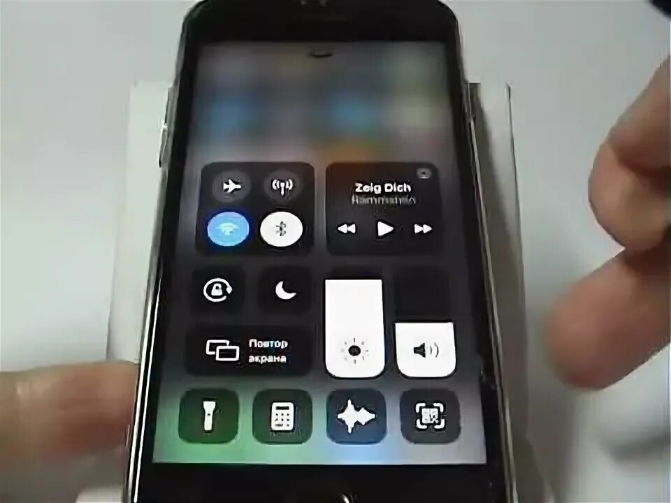Как управлять фонариком ios 18