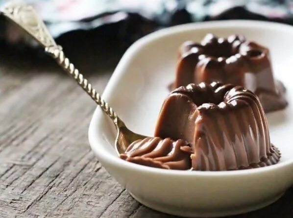 Бланманже шоколадное. Шоколадное желе. Шоколадный десерт желе. Желе в шоколаде