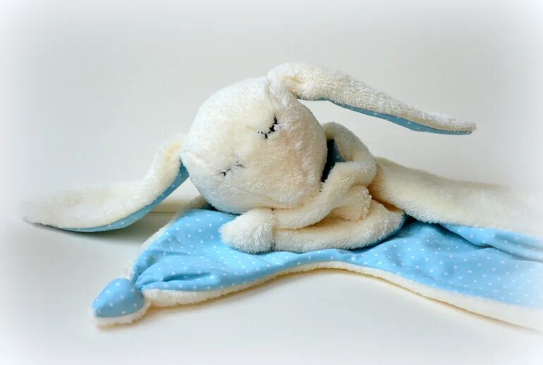 подушки обнимашки зайки. зайчик обнимашка. амигуруми. зайка обнимашка для малыша. стикеры с обнимашками.