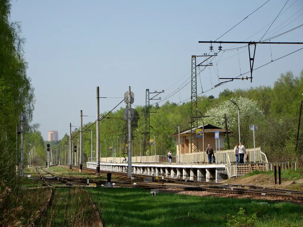 Станция локомотив черкизово. Станция реутово реконструкция. Электричка станция стройка. Станция павшино мцд. Горенка ж/д станция.