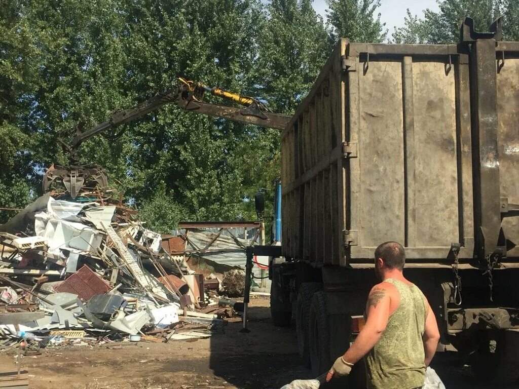Приём металлолома рост обл. Газель под металлолом. Чугунная ванна металлолом. Чермет ростов на дону. Металлолом в ростове на дону.
