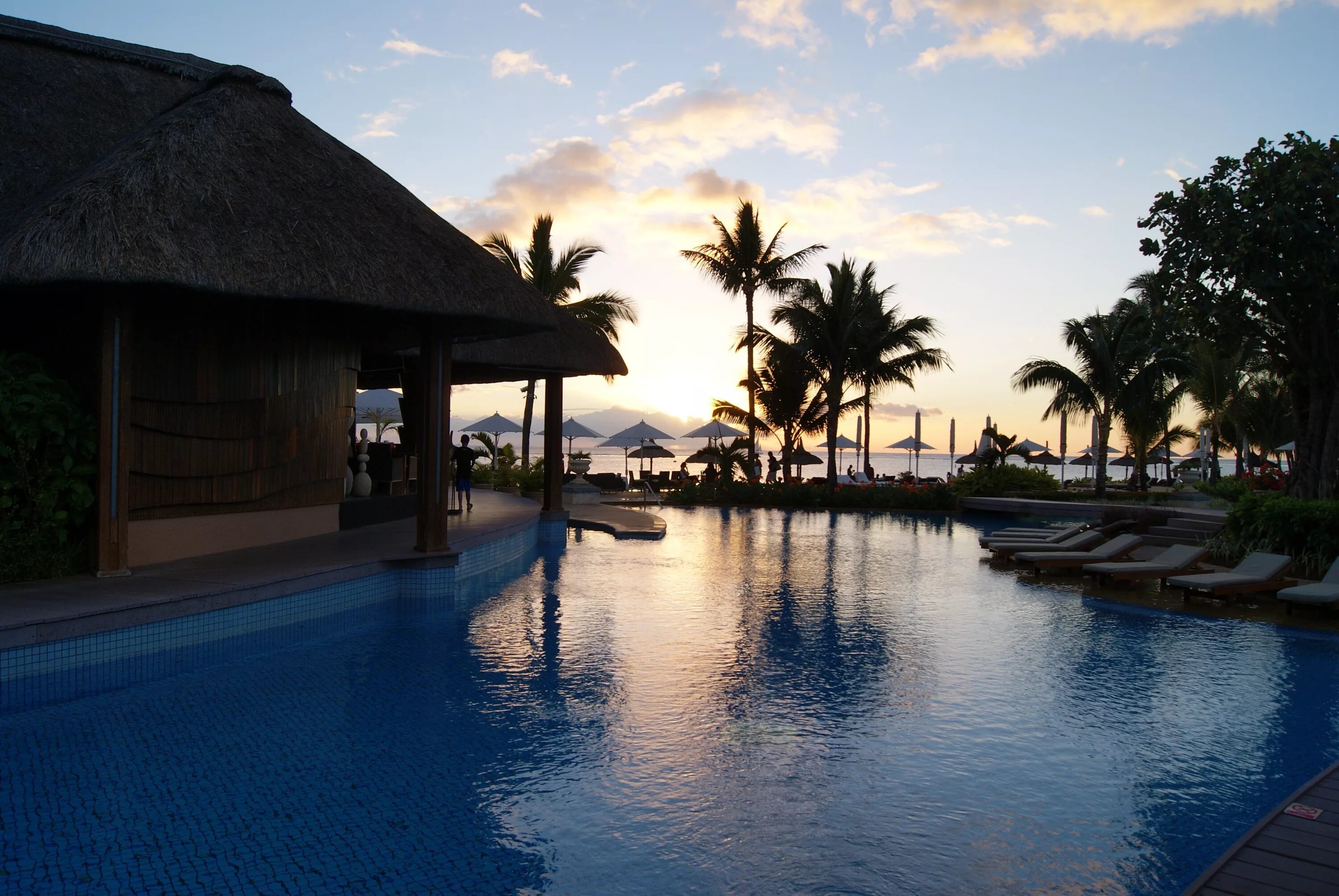 Sunset pool. Бассейн на закате. фото бассейна на закате. luxury travel. pool sunset poster.