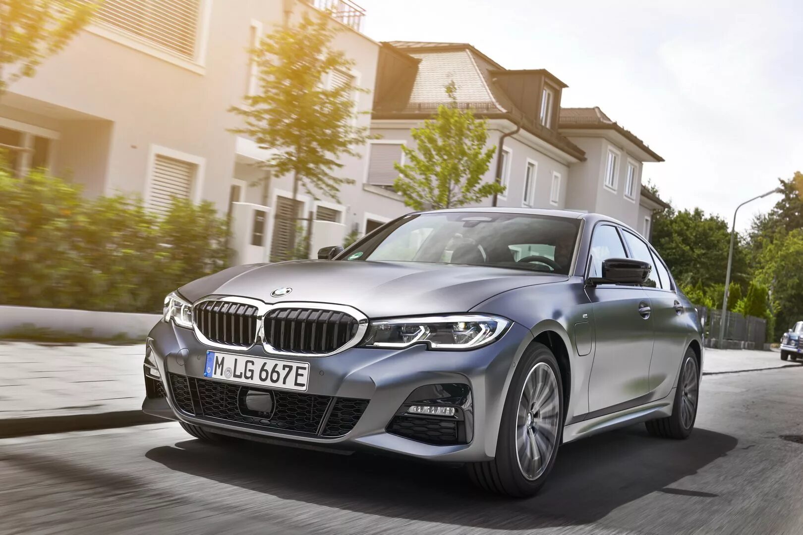 Купить бмв 2020 года. BMW 330e 2019. БМВ 330e седан. BMW 330e 2020. БМВ седан 2020.