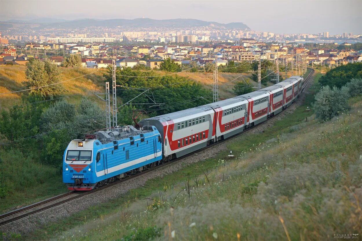 Движение поезда москва анапа. Эп1м-637. Эп1м в Анапе. Эп1м с двухэтажным поездом. Поезд 272 Самара Анапа.