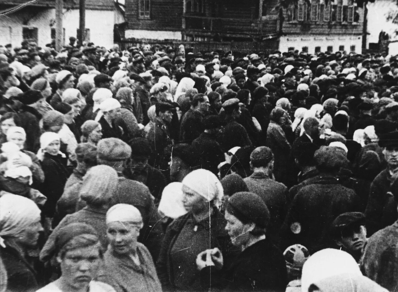 Оповещение о войне. Митинг 1941. Начало войны 1941-1945. Начало Великой Отечественной войны 1941. Объявление войны 1941.