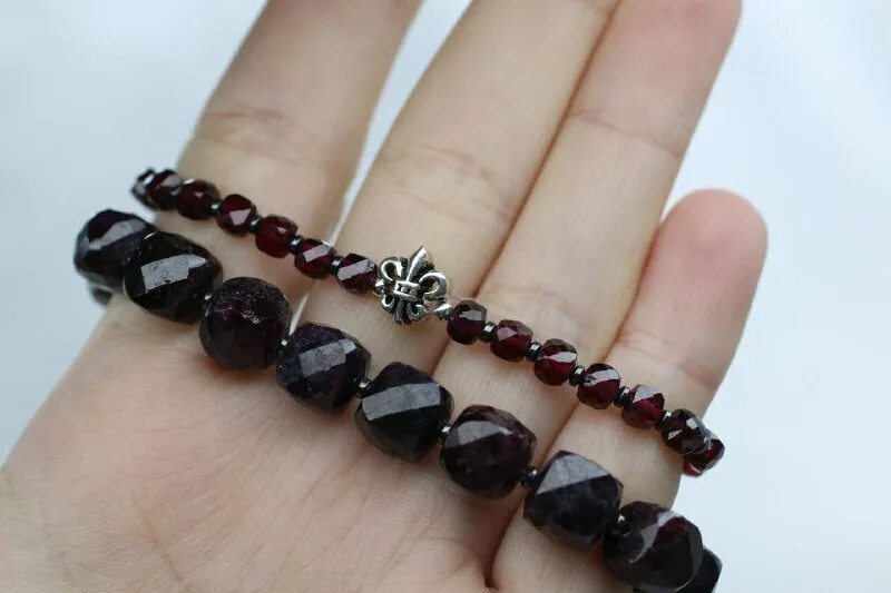мужской браслет с рубином и гранатом. чёрный агат камень браслет. браслет гранат, аметист, агат. браслет агат черный и черный шерл. браслет соренто агат черный.