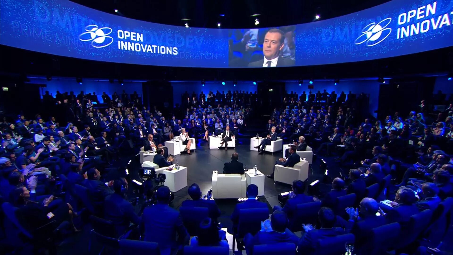 Форум открытые инновации. Открывающая инновация. Open innovations 2020. Генри чесбро открытые инновации. Закрытые инновации.