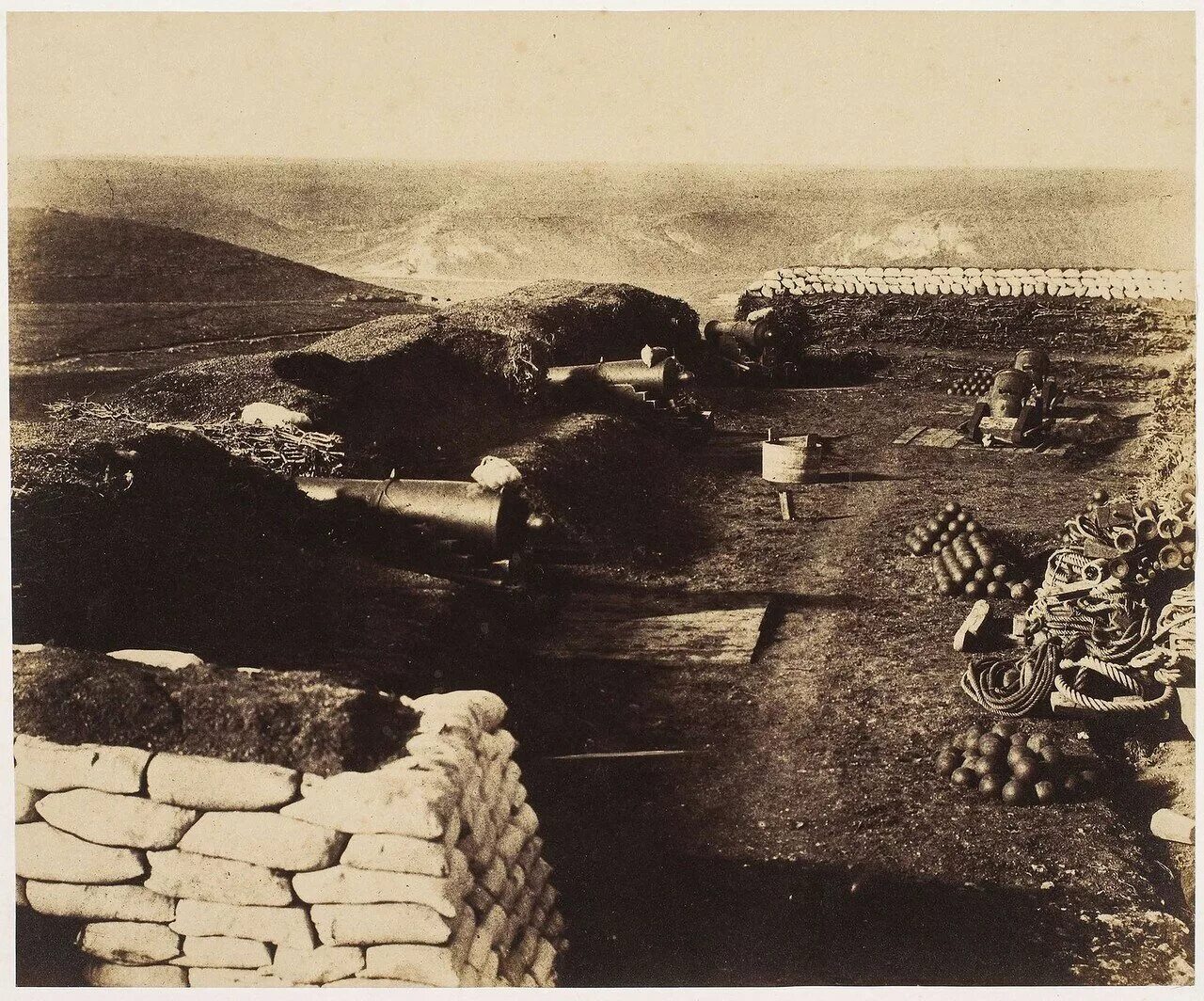 Редуты севастополя 1854 1855. Блокада ленинграда окопы. Севастополь константиновский равелин 1942. Строительство оборонительных сооружений в севастополе. Строительство оборонительных сооружений в севастополе.