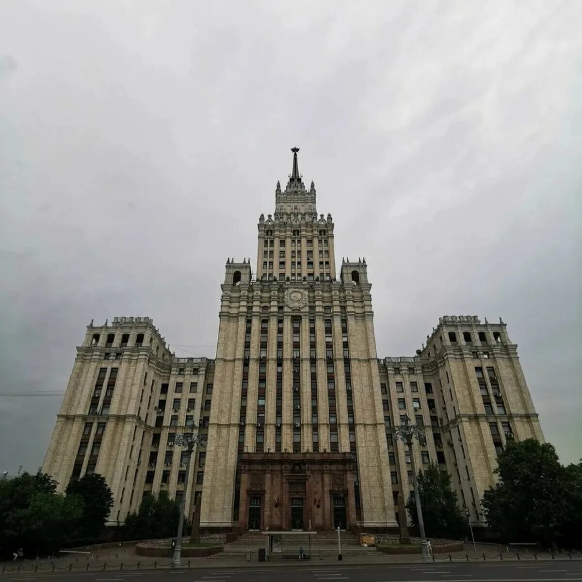 сталинская высотка на красных воротах. здание на «красных воротах» сталинская высотка. высотное здание на площади красных ворот. 21\1. административно-жилое здание на пл.