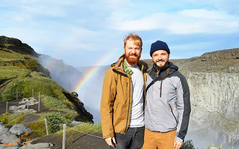 Iceland man. Исландцы мужчины. Селфи в водопаде. Рюрик гисласон. Исландцы внешность.
