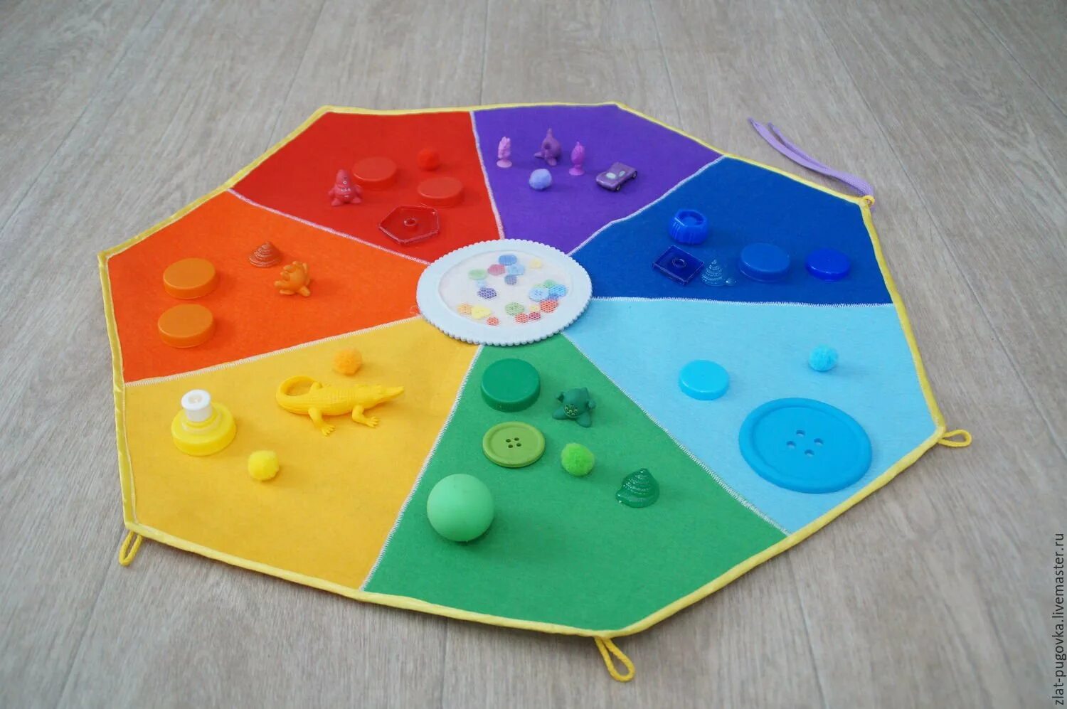 Игры с прищепками монтессори. Развивающие игрушки для 3 лет. Триз для детей круги луллия. Круги луллия в детском саду. Игра круги луллия.