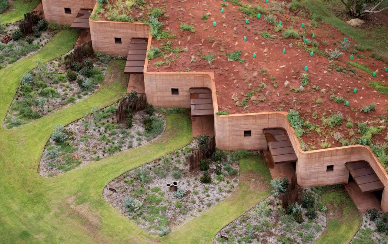 Земляные комплексы. Австралия землебитные домики. «Дом в Холме» архитектора Артура Квормби. Подземные дома. Домик под землей.
