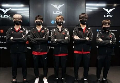 T1 đã lấy lại sự tự tin sau khi đánh bại LSB ở vòng tứ kết 