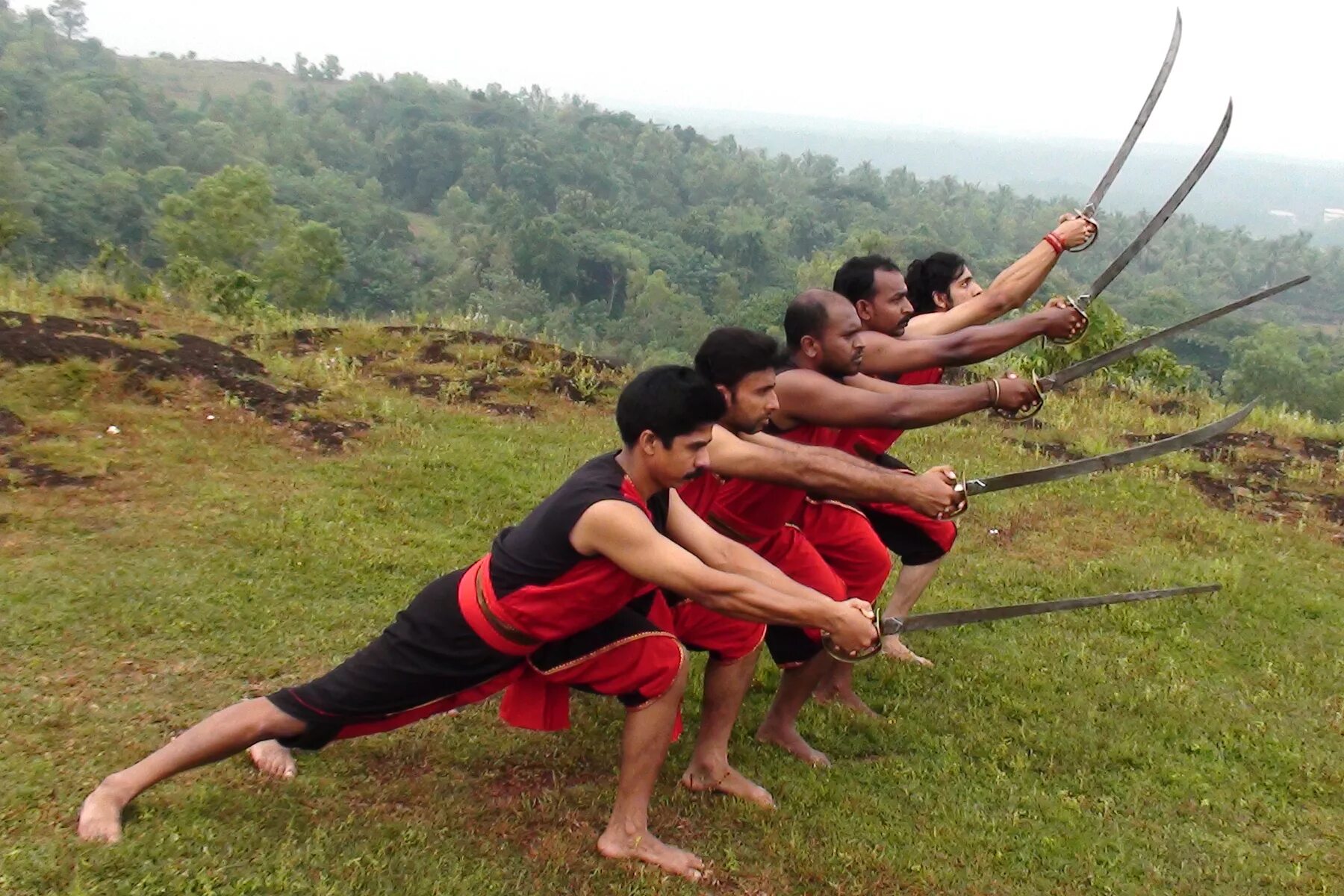 Боевые искусства индии каларипаятту. Древние боевые искусства. Калари-паятту индийское боевое искусство. Каларипаятту из кералы. Калари паятту боевое искусство.