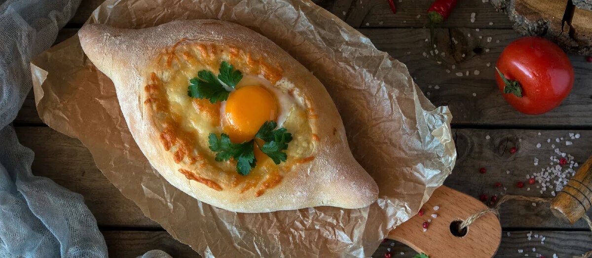 Хачапури по аджарски рецепт теста дрожжевого. Хачапури (Khachapuri). Adjarian Khachapuri. Хачапури по-аджарски. Хачапури Аджарский чахохбили.