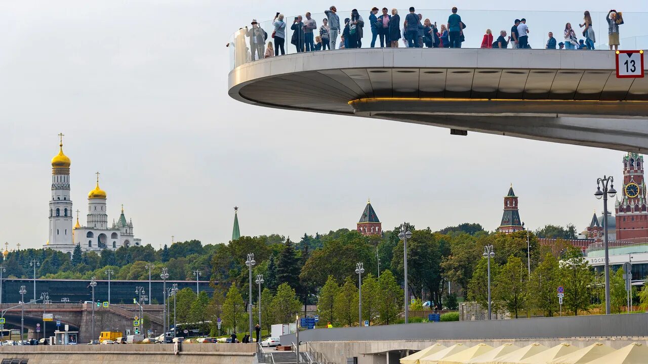 Парк Зарядье парящий мост. Парящий мост в парке Зарядье. Подвесной мост в Москве Зарядье. Зарядье мост летающий. Парк зарядье полеты над россией купить билеты