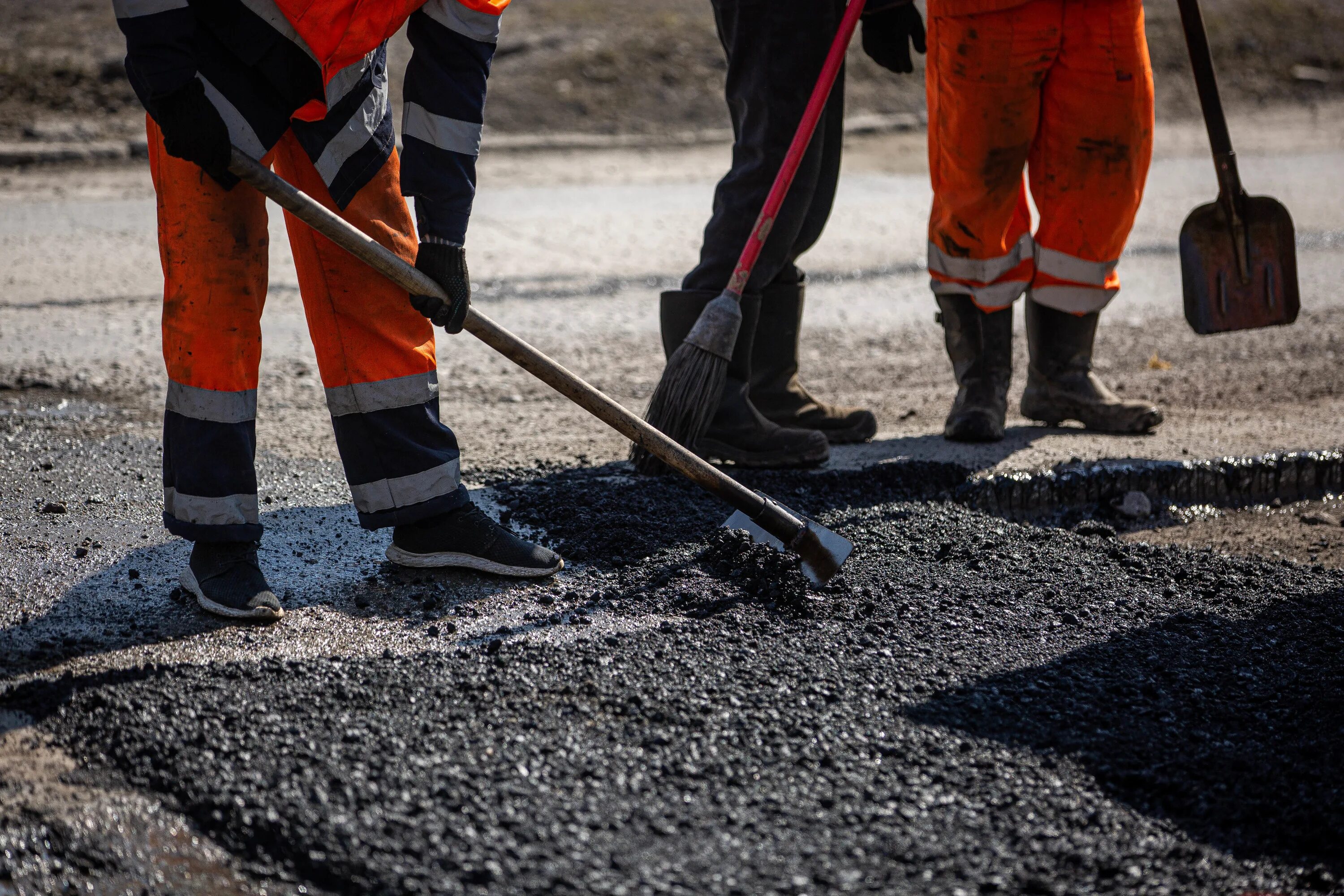 ремонтные работы на дороге. управление автомобильных дорог вакансия. дорожный рабочий. общественный контроль в сфере дорог. киреев рустам росавтодор.