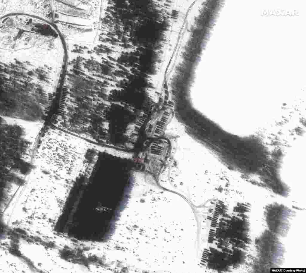 Maxar maps. Maxar спутниковые снимки белгород. российские войска на границе с украиной со спутника. российские войска со спутника. войска со снимков спутника.
