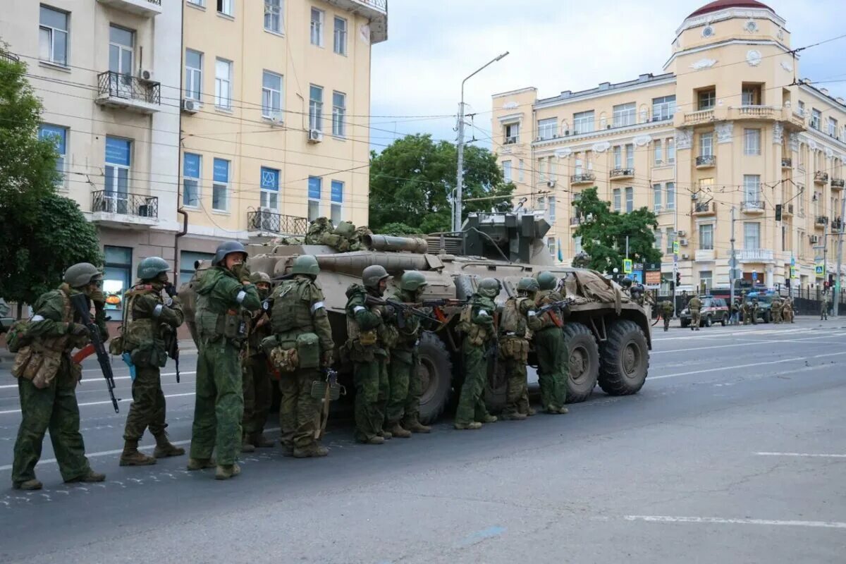 ЧВК Вагнер мятеж Ростов. ЧВК Вагнер в Ростове-на-Дону 24. Военная колонна в Ростове на Дону 24 июня 2023. Вагнер ЧВК Ростов 2023.