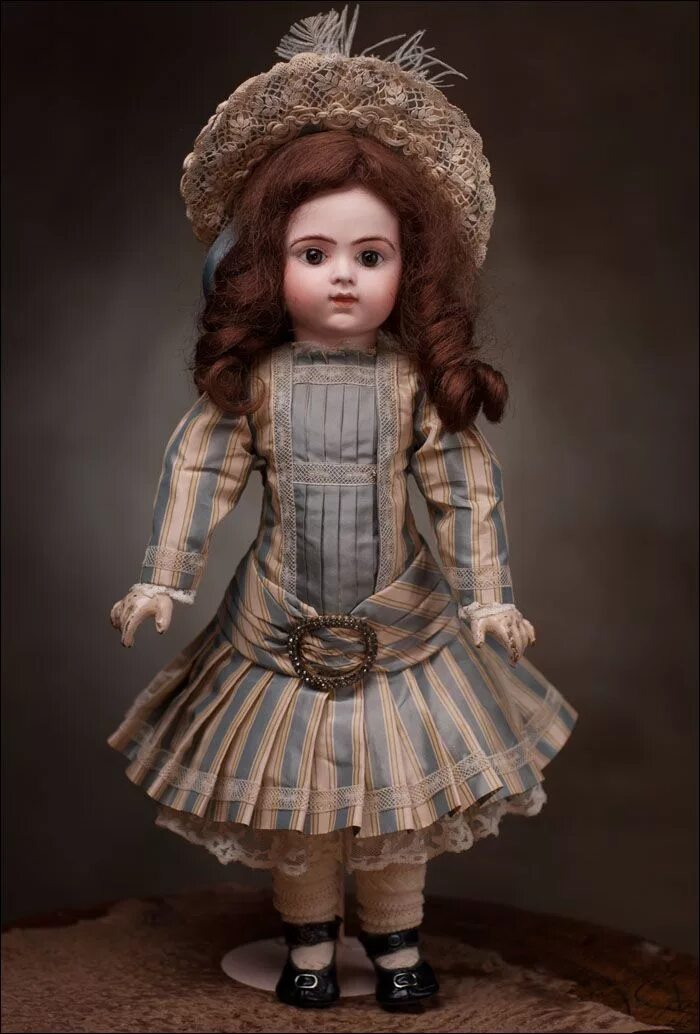 Старая куколка. Старинные куклы. Кукла фарфоровая. Старинные фарфоровые куклы. Антикварные фарфоровые куклы.