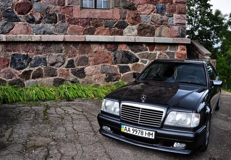 Сток мерседес. Mercedes 124 волчок. W124 волчок. W124 e500 волчок. Mercedes Benz e500 w124 волчок.