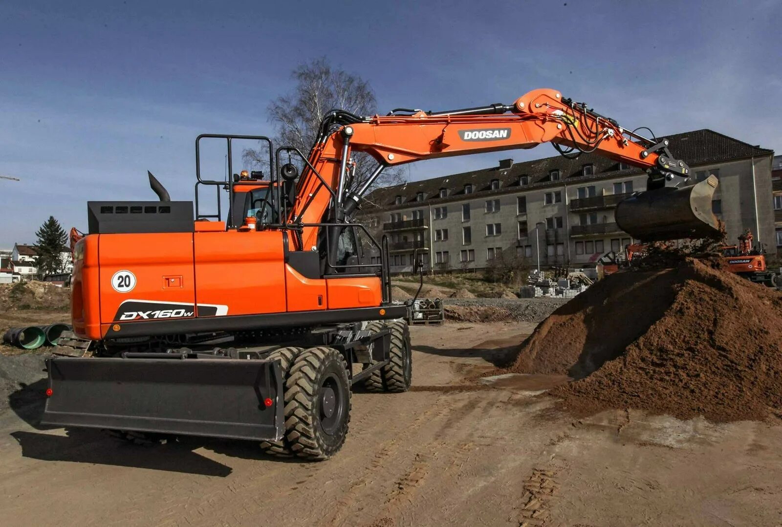 Колёсный экскаватор Doosan dx160w. Экскаватор Дусан 160. Дусан 160 колесный экскаватор. Колёсный экскаватор Doosan 160. Экскаватор дусан колесный