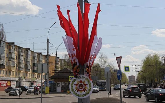 Липецк 48. Разрисованное здание в Липецке. Интернациональная Липецк украсили. Роза в Липецке на здании. В Липецке как украшены улицы 9 мая.