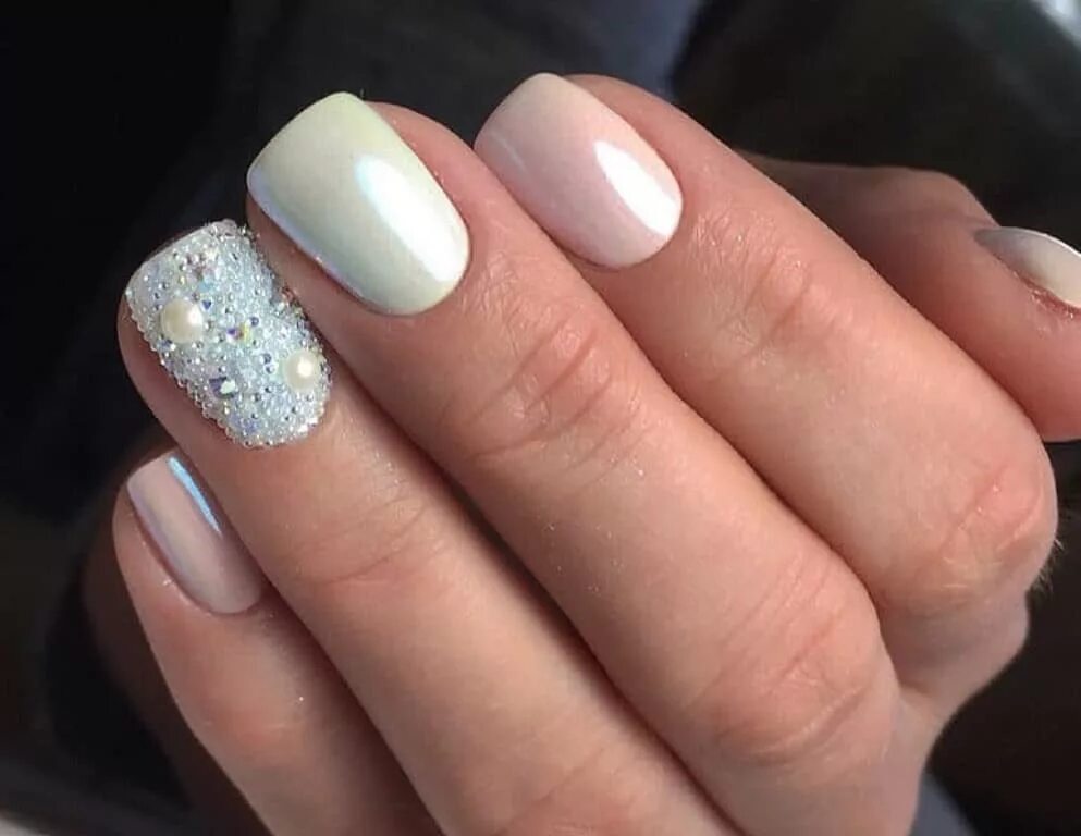 Идеи маникюра с жемчужным лаком #маникюр #дизайнногтей #ногтикиев #nails #идеядляманикюра гельлак #nogtiki #fash