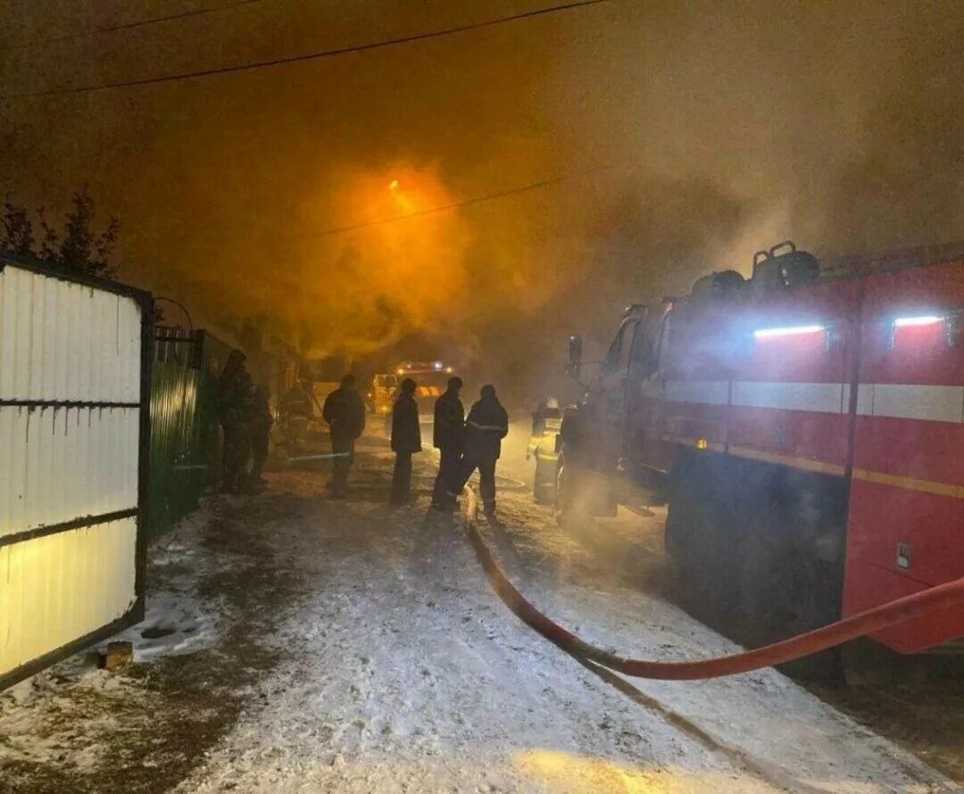 Пожар фото. Пожар в Стерлитамаке сейчас. МЧС пожар. В стерлитамаке сгорел