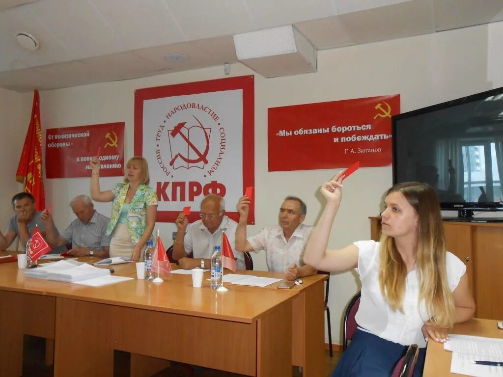 Kprf perm. Соликамск первомайская демонстрация 2022г. Айтакова ксения алексеевна пермь кпрф биография. Kprf perm. Коммунистическая соликамск.