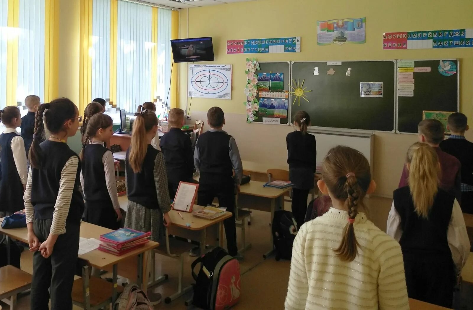 3в класс школа 87. Сш 87 г. Школа 87 екатеринбург. Школа номер 87 казань. Школа 51 ярославль.