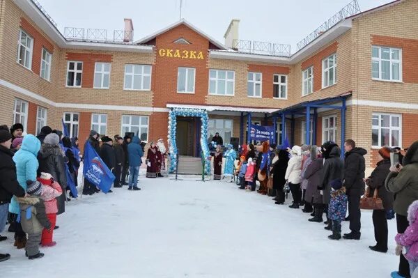 Погода в оренбурге октябрьское. Село Октябрьское Оренбургская область. Оренбургская область Октябрьский район село Октябрьское. Оренбург село Октябрьское. Церковь Октябрьское Оренбургская область.