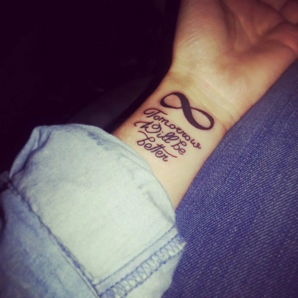 татуировки на запястье. тату корона. тату на запястье для девушек дети. тату на запястье для девушек дети. красивые маленькие тату.