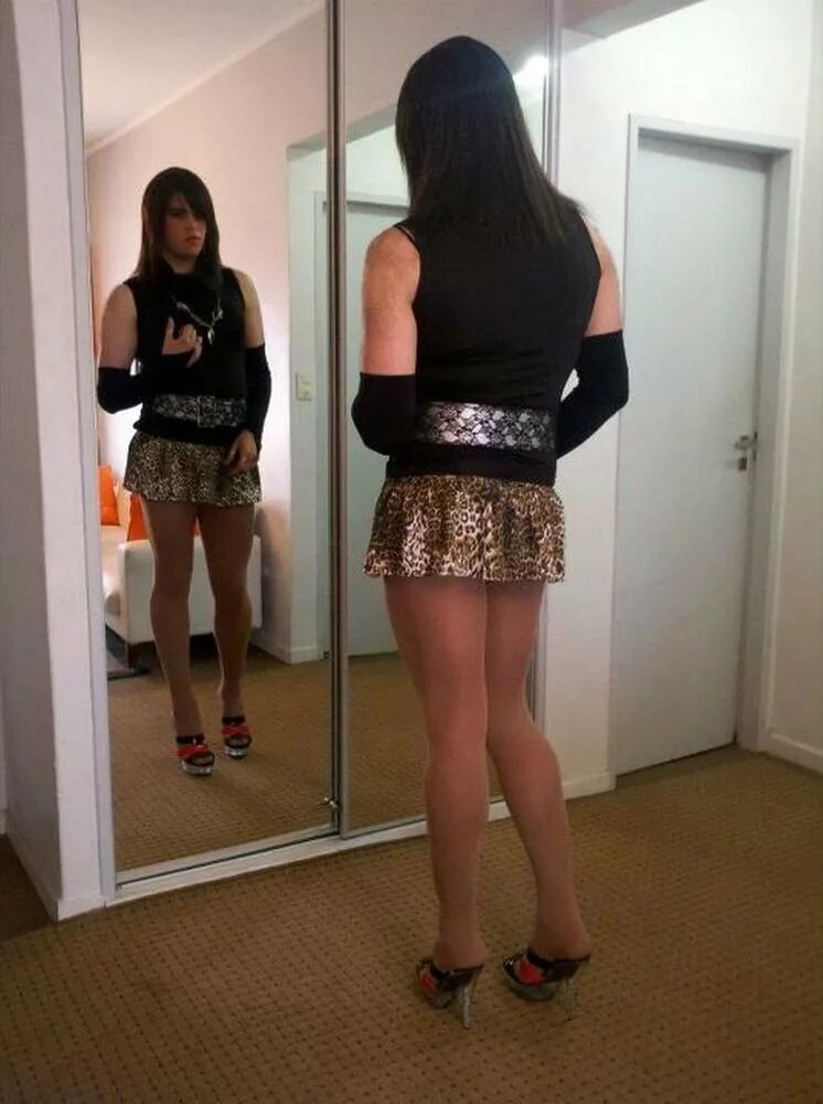 Переодетые в женскую одежду. Алиса хилтон трансвестит. Парень переоделся в женское. Парни переодетые девушками видео. Кроссдрессеры.