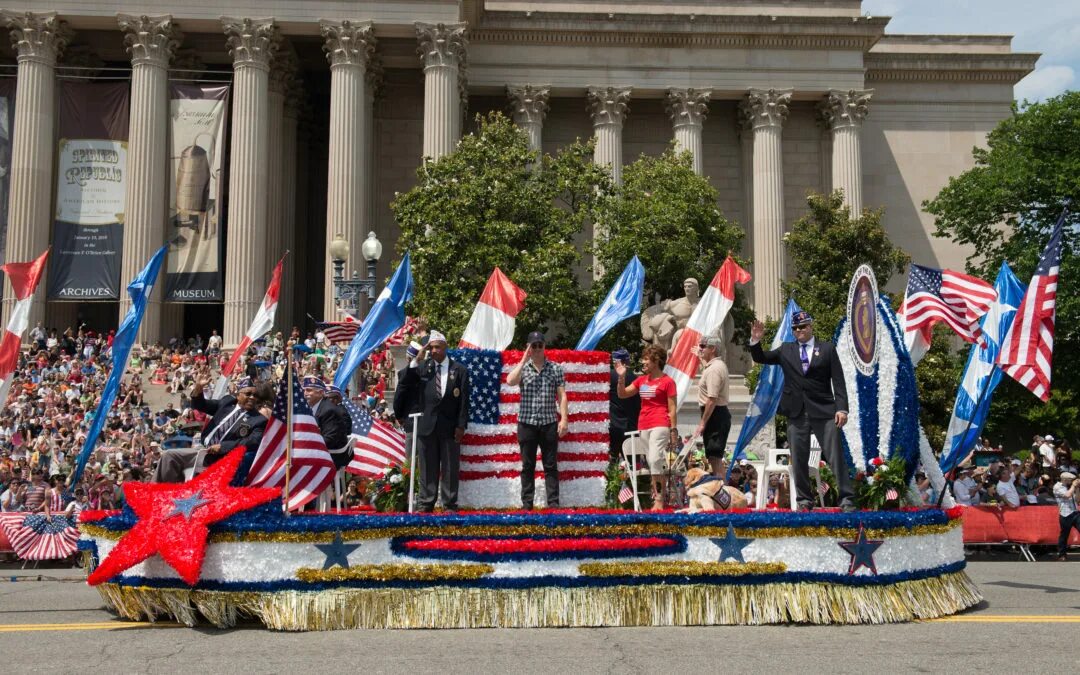Have street parades. Мемориал дей Memorial Day в США. День памяти в США. Вашингтон парад день независимости. День независимости Хорватии.