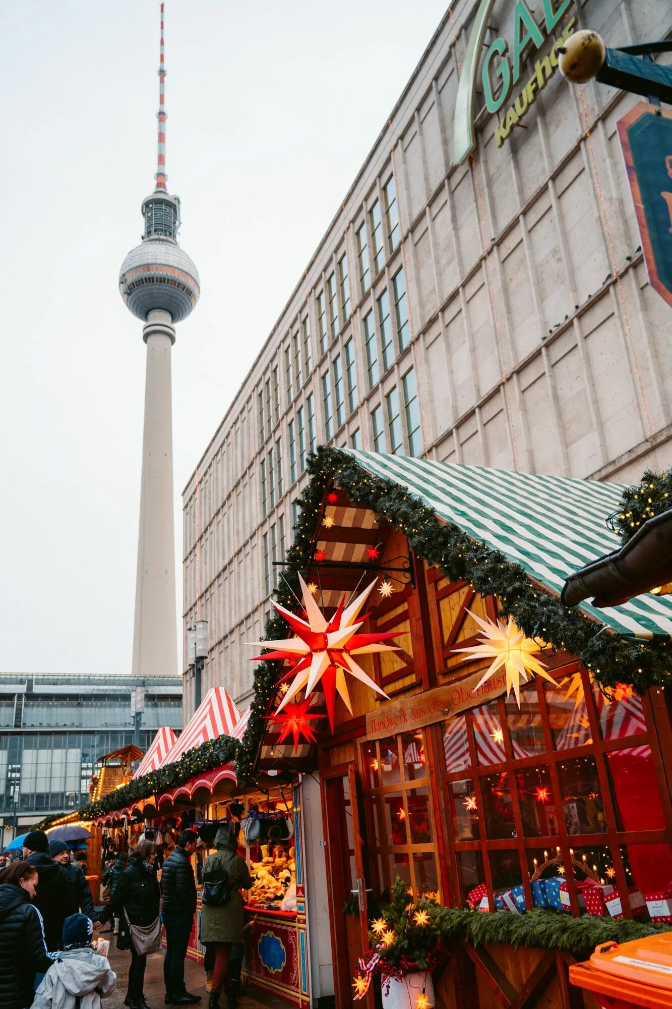 Рождество в берлине 2022. Концертхаус на жандарменмаркт в берлине. Berlin market. Центральный рынок берлина. Берлин новый город.
