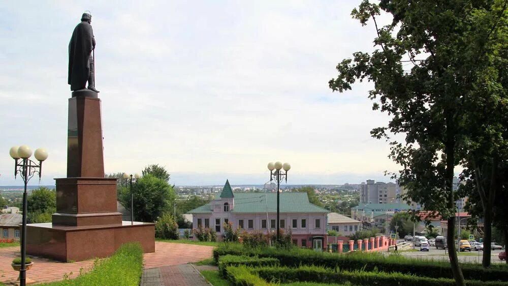 Старый Оскол памятник Александру Невскому. Памятник Александру Невскому в Старом Осколе. Памятник Невскому в Старом Осколе. Святые старого оскола