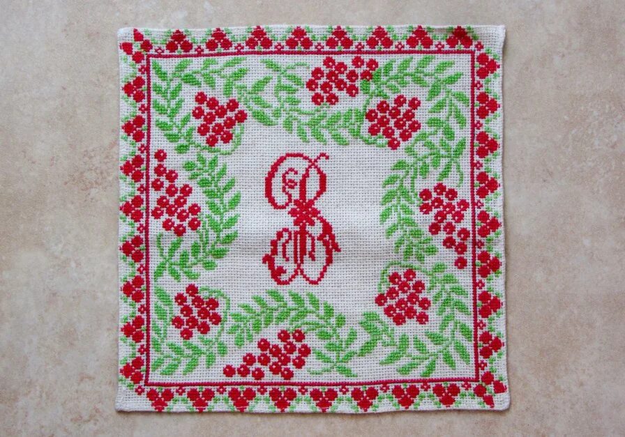 везу я вышитый платок. косынка с вышивкой. вышитый платок. вышивка на полотенце для мужчины. платок с вышивкой.