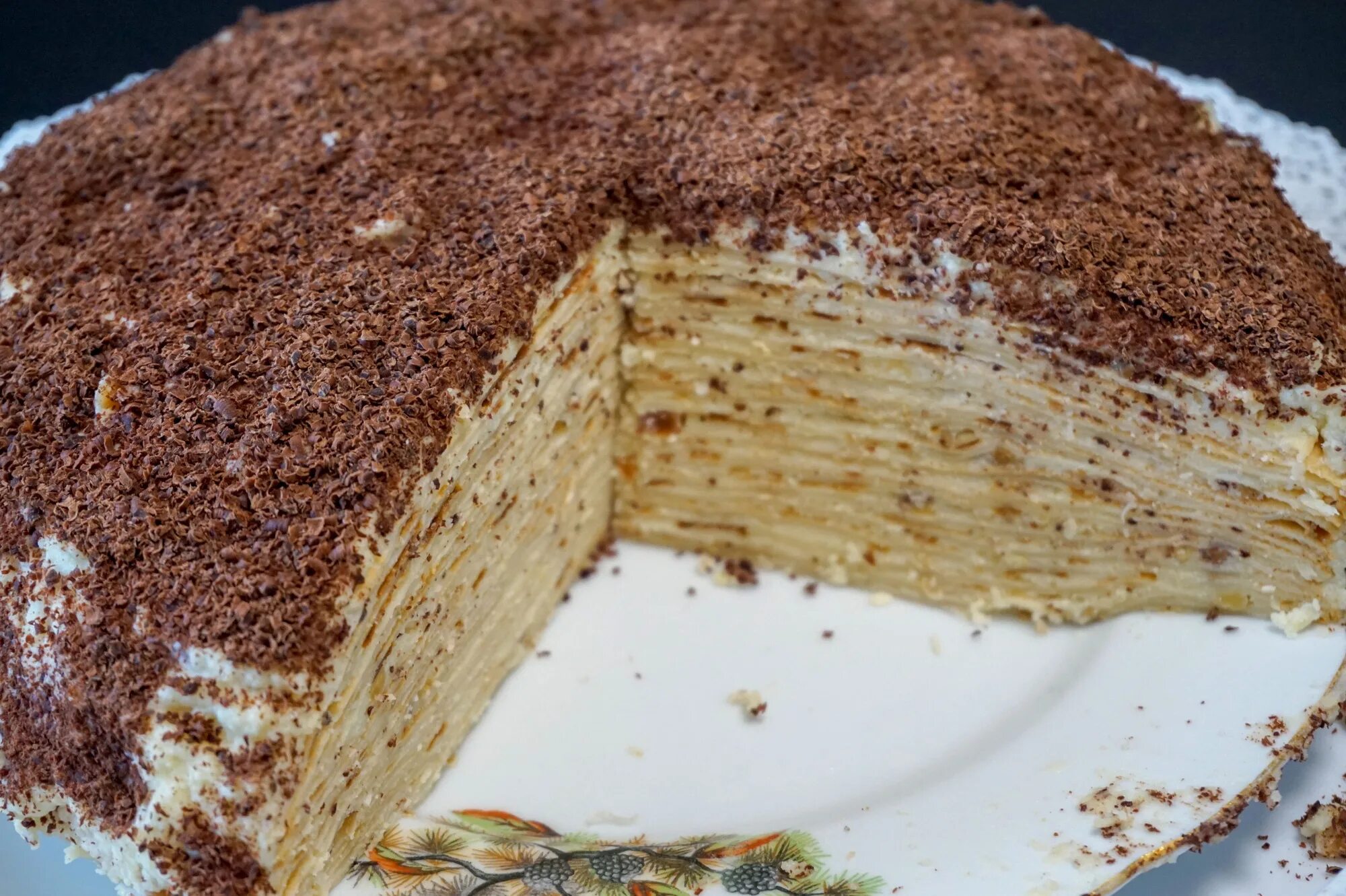 торт из блинчиков со сгущенкой. наполеон и медовик. торт сметанник коржевой. торт медовик с заварным кремом. выпечка со сгущенкой на сковороде.